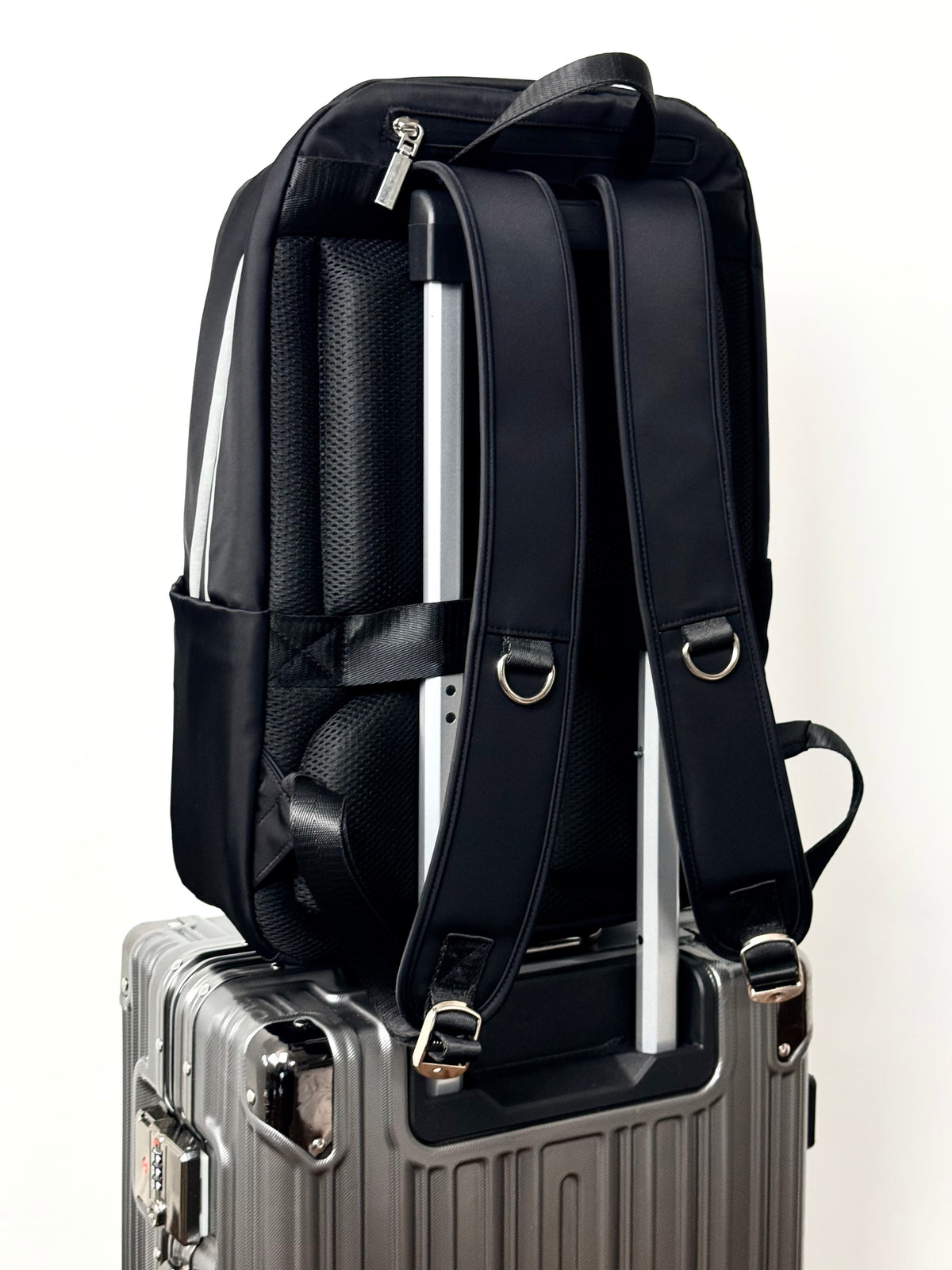 QUNOVAH® Lumos Laptop Backpack (Serene Black)