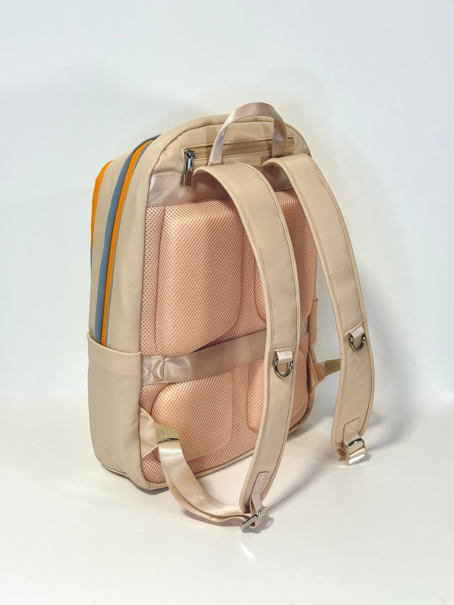 QUNOVAH Lumos Backpack Back Side Photo