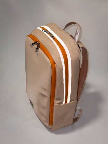 QUNOVAH Lumos Backpack Frontside Flash Photo