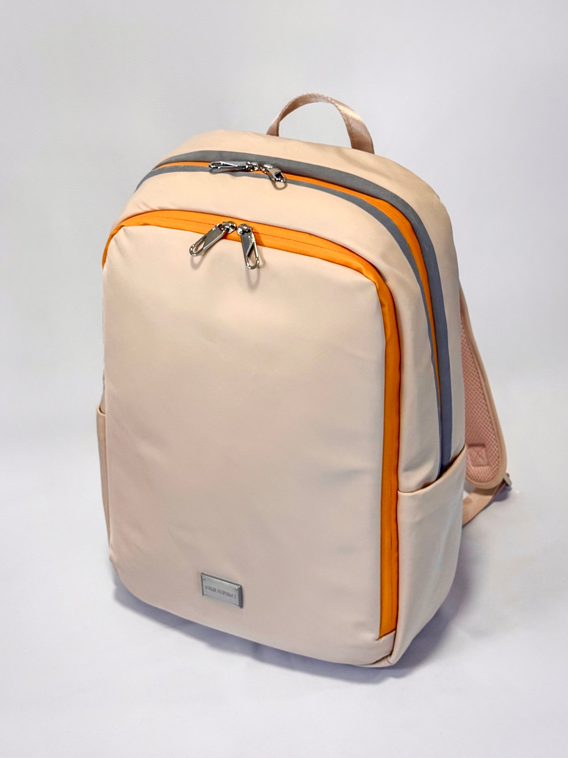 QUNOVAH Lumos Backpack Main Photo