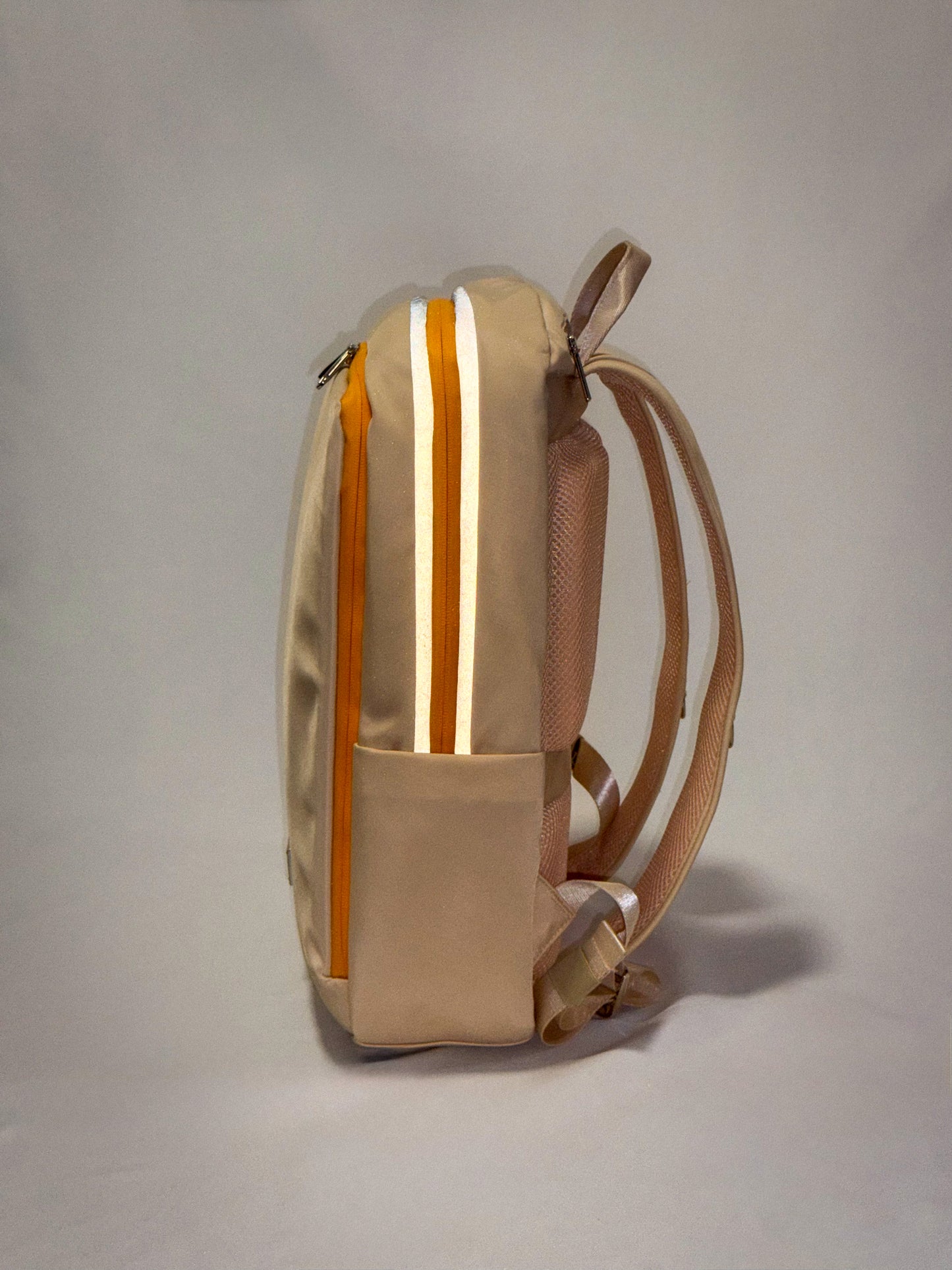 QUNOVAH Lumos Backpack Side Flash Photo